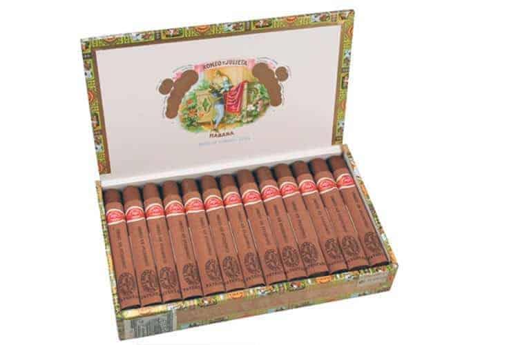 Romeo y Julieta Coronitas en Cedro 